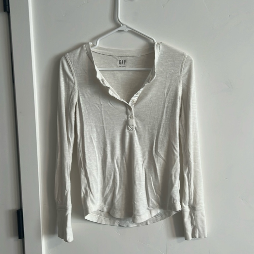 Basic long sleeve Henley